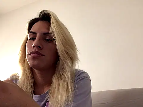 ESTRELLABERECHUCKY online show from November 2025 08:42:02 PM