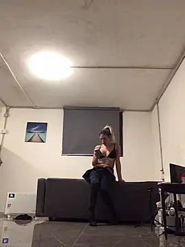 ESTRELLABERECHUCKY online show from January 2026 07:54:02 PM