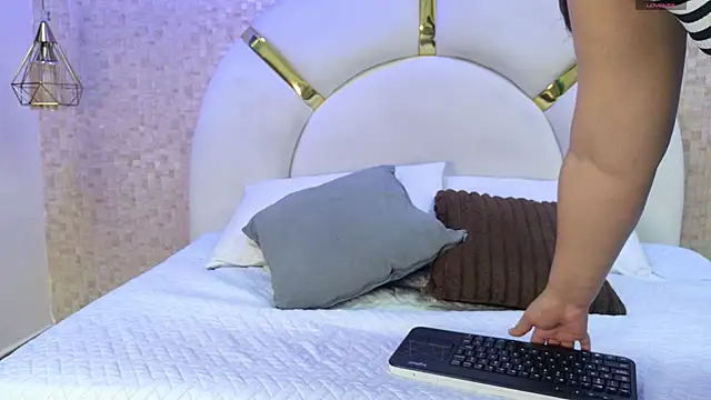 aria sm online show from November 2025 07:50:02 PM