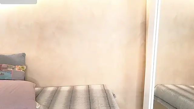 BellaRooux online show from January 2026 12:20:01 PM