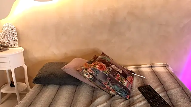 BellaRooux online show from January 2026 12:33:02 PM