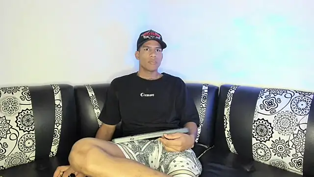 Snapshot of JUANBIGCOCK21CM chatting on April 2026 05:40:01 PM JUANBIGCOCK21CM online show from April 2026 05:40:01 PM