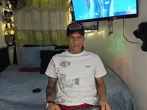 JUANBIGCOCK21CM online show from June 2026 04:00:02 AM