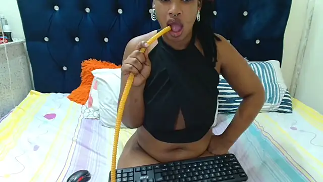 JuiceLips88 online show from November 2025 04:43:02 PM