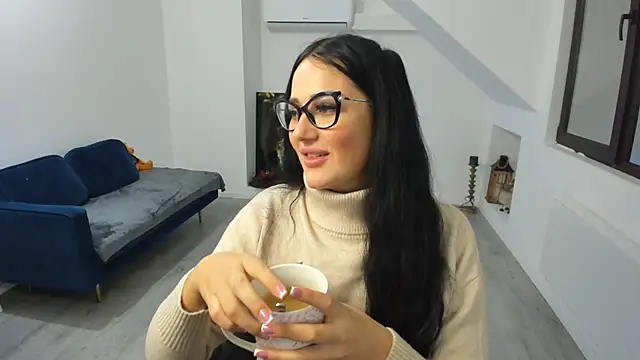 AnyaEvy online show from December 2025 04:45:01 AM