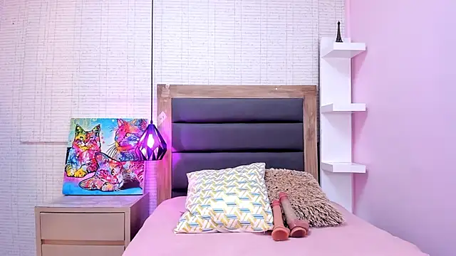 IRENNEBLAZER online show from February 2026 12:33:01 PM