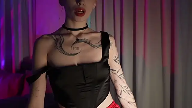 LinaaVelle online show from May 2026 12:52:02 AM