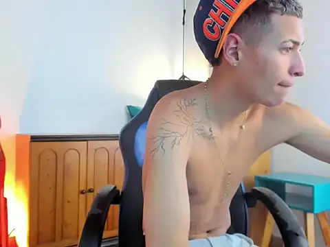 nick nizz online show from November 2025 12:31:01 PM