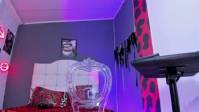 Halley Ravenn online show from November 2025 10:09:01 PM