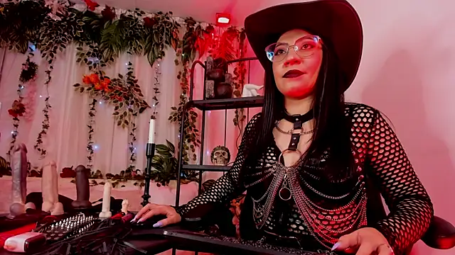 Snapshot of Halley_Ravenn chatting on April 2026 08:53:02 PM Halley Ravenn online show from April 2026 08:53:02 PM