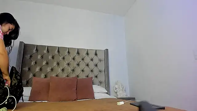 NikkiBotero online show from November 2025 10:08:01 AM