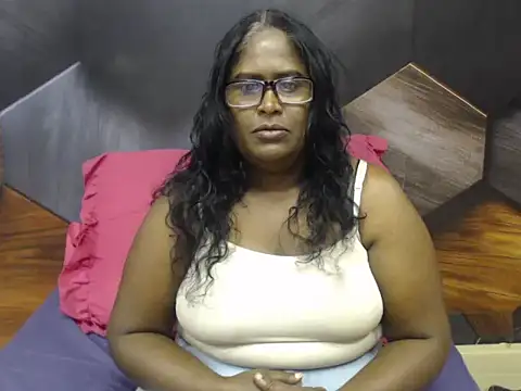 Snapshot of IndianDeluxe chatting on November 2025 09:30:01 PM IndianDeluxe online show from November 2025 09:30:01 PM