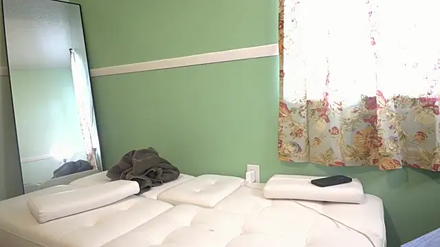 RosieCheeks  online show from June 2026 05:12:02 PM
