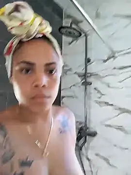 23Quenn online show from November 2025 08:20:01 PM