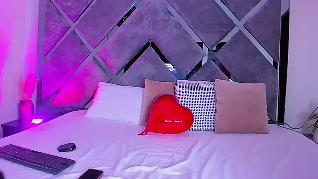 luciagray1 online show from March 2026 12:43:02 AM