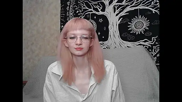 LixLee online show from November 2025 09:14:01 PM