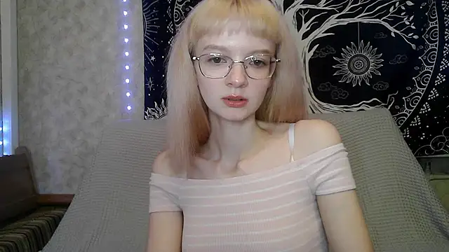 LixLee online show from November 2025 10:43:02 PM