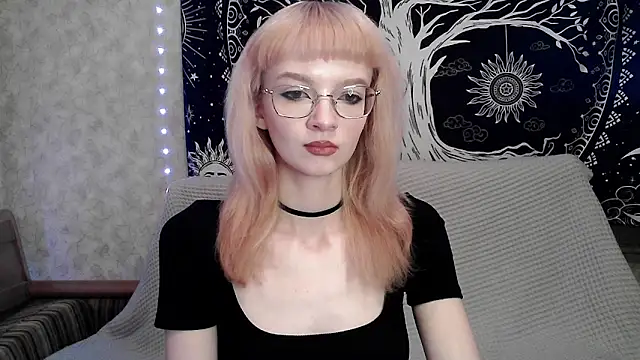 LixLee online show from November 2025 11:49:02 PM