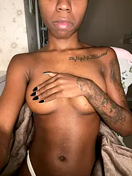 Snapshot of mayalouise chatting on November 2025 02:26:01 AM mayalouise online show from November 2025 02:26:01 AM