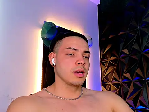 Maxwell Dupont online show from November 2025 08:35:02 PM