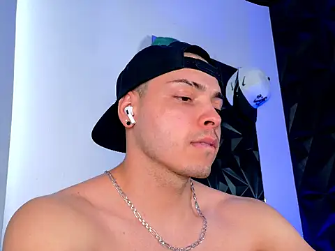 Maxwell Dupont online show from November 2025 07:58:01 PM