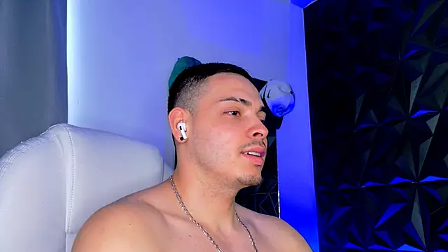 Maxwell Dupont online show from December 2025 08:11:01 PM