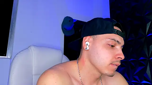 Maxwell Dupont online show from December 2025 12:02:01 AM