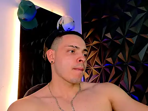 Maxwell Dupont online show from November 2025 09:51:02 PM