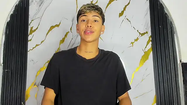 Timmy Kiing  online show from January 2026 09:22:01 PM