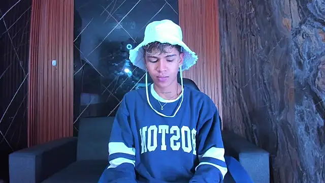 Timmy Kiing  online show from November 2025 08:31:01 PM