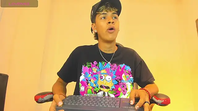 Timmy Kiing  online show from November 2025 08:20:01 PM