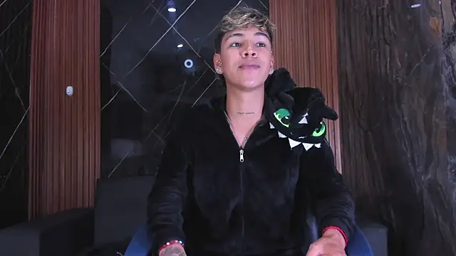 Timmy Kiing  online show from November 2025 08:52:02 PM