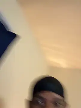 CrookedBeaut online show from November 2025 02:04:01 AM