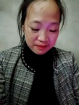 Yumiik2kk online show from November 2025 09:58:02 AM