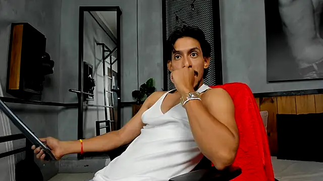 Snapshot of DylanRay_18 chatting on November 2025 07:18:02 PM DylanRay 18 online show from November 2025 07:18:02 PM