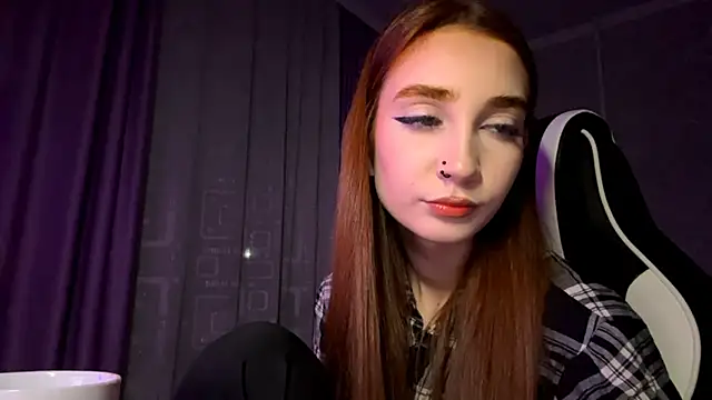 HollyPaw online show from November 2025 07:40:02 PM