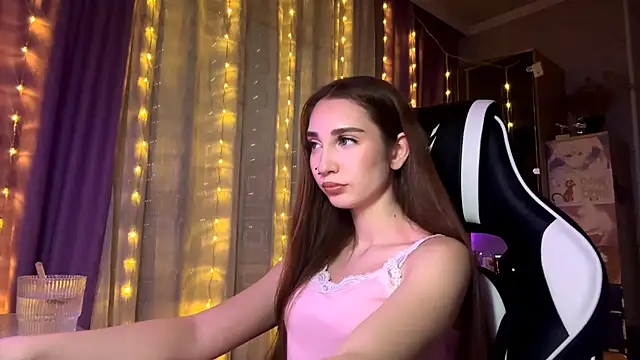 HollyPaw online show from December 2025 08:01:02 PM