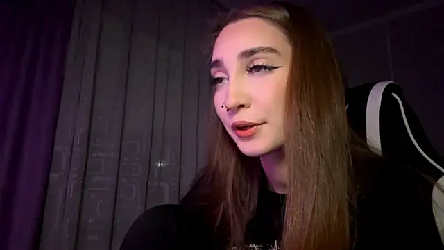 Snapshot of HollyPaw chatting on November 2025 07:39:01 PM HollyPaw online show from November 2025 07:39:01 PM