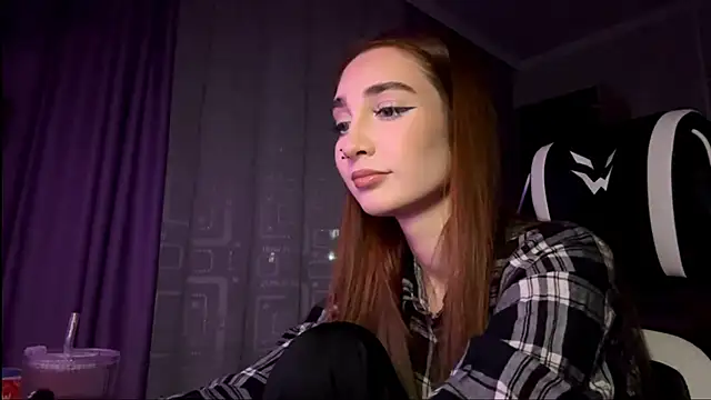 HollyPaw online show from November 2025 06:34:02 PM