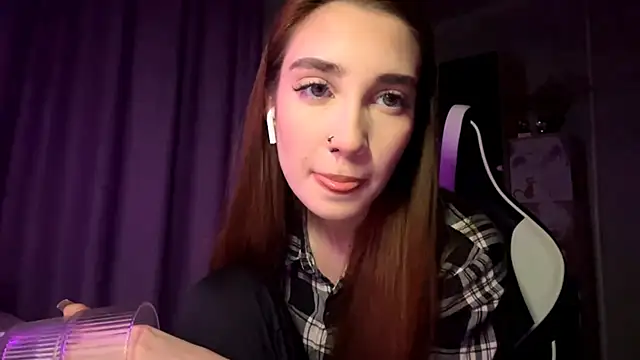 HollyPaw online show from December 2025 06:20:02 PM