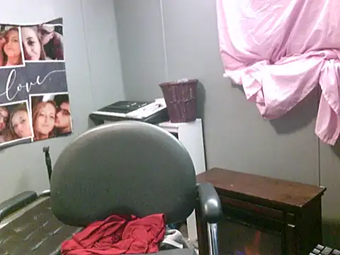 Snapshot of trickydickydaddy chatting on November 2025 09:43:01 AM trickydickydaddy online show from November 2025 09:43:01 AM