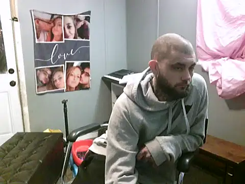 Snapshot of trickydickydaddy chatting on December 2025 12:44:01 AM trickydickydaddy online show from December 2025 12:44:01 AM