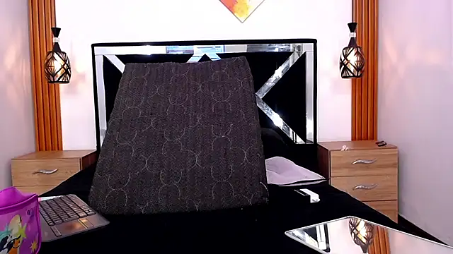 Snapshot of SCARLETT_INK_ chatting on June 2026 12:43:01 AM SCARLETT INK online show from June 2026 12:43:01 AM