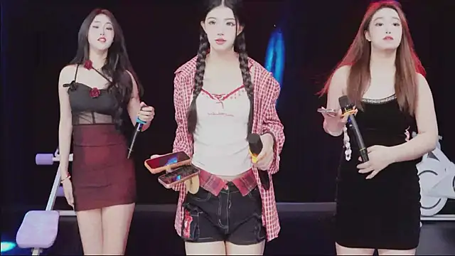 HHH-777 online show from April 2026 04:32:01 PM