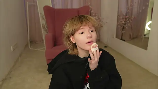 Snapshot of miccka__ chatting on November 2025 10:41:02 AM miccka online show from November 2025 10:41:02 AM