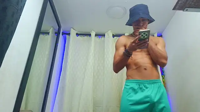 couple hot 00 online show from May 2026 11:03:02 PM