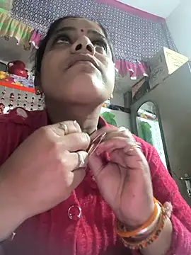 Hot suini online show from February 2026 04:18:02 PM