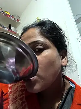 Hot suini online show from February 2026 11:23:01 PM