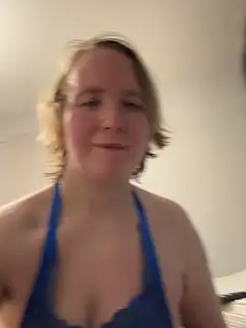 Snapshot of MollyWest_ chatting on November 2025 07:29:01 PM MollyWest online show from November 2025 07:29:01 PM