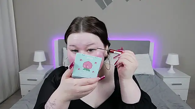 EvaNova  online show from November 2025 04:27:01 AM